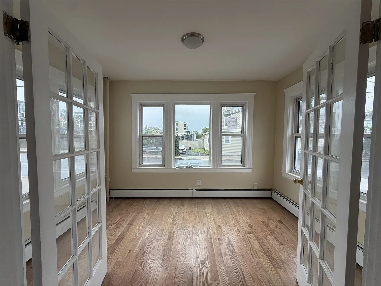 3 bed, 1100 sqft, $3,000 — Photo 2