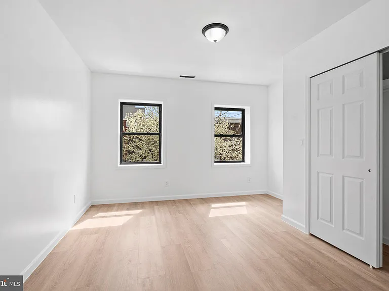 2055 Dickinson St — Photo 1