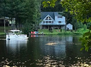 141 W Shore Rd, Shohola, PA 18458