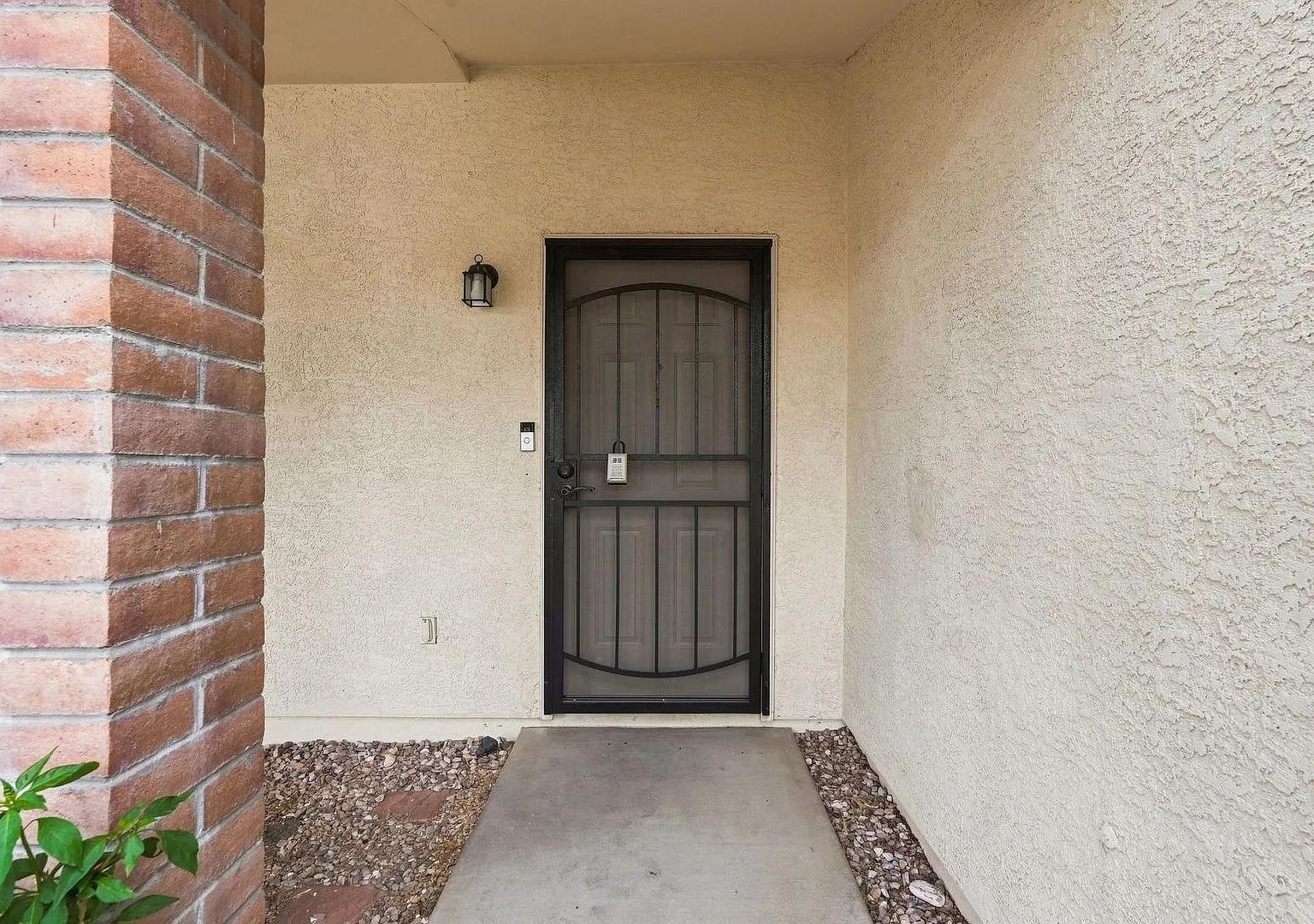 Spacious 3BR/2BA West Tucson Home | Open-Concept Living & Carpet-Free Interior — Photo 4