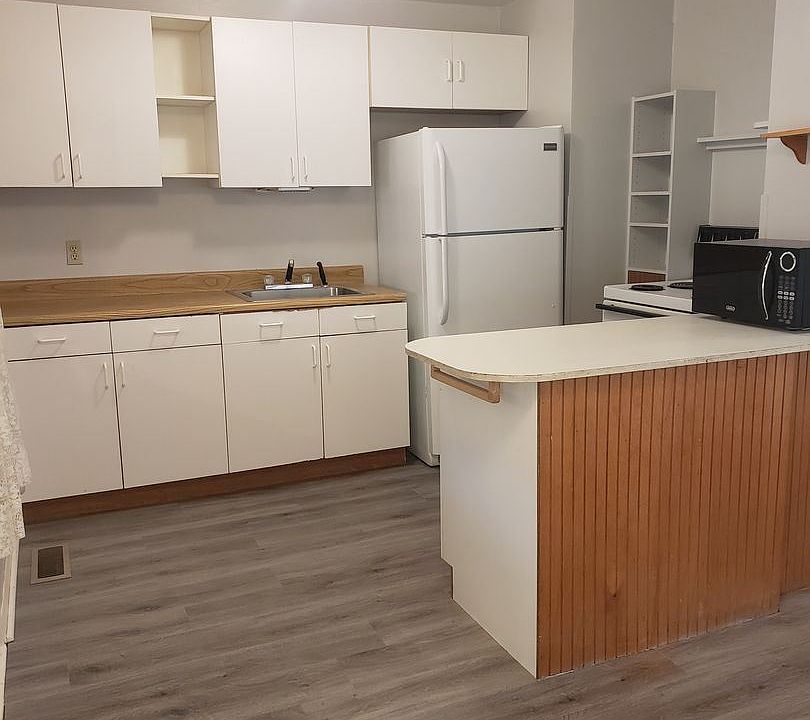 2nd image of 416 Willow St
