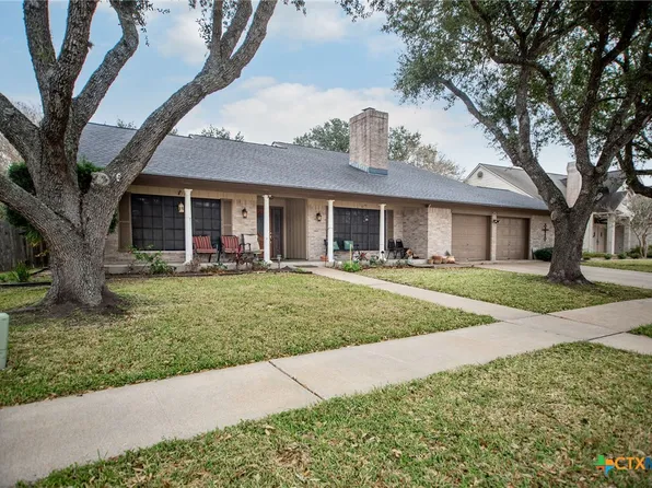 403 Willowbend Dr, Port Lavaca, TX 77979