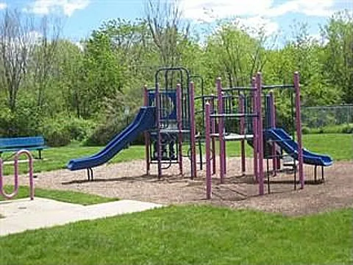 2 bed, 1200 sqft, $2,550 — Photo 3