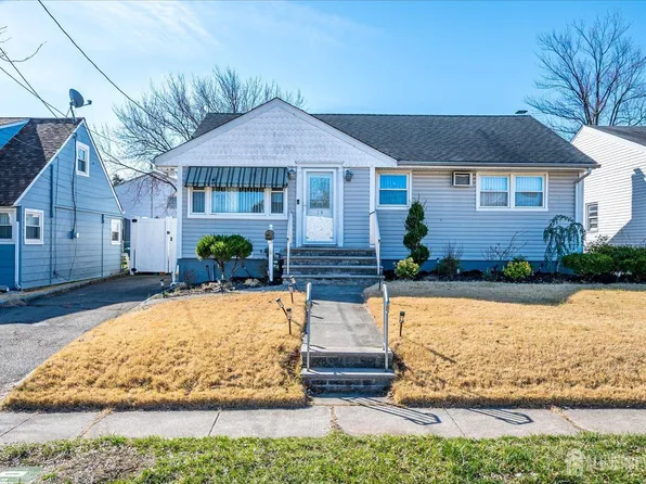 29 Spruce St, Carteret, NJ 07008