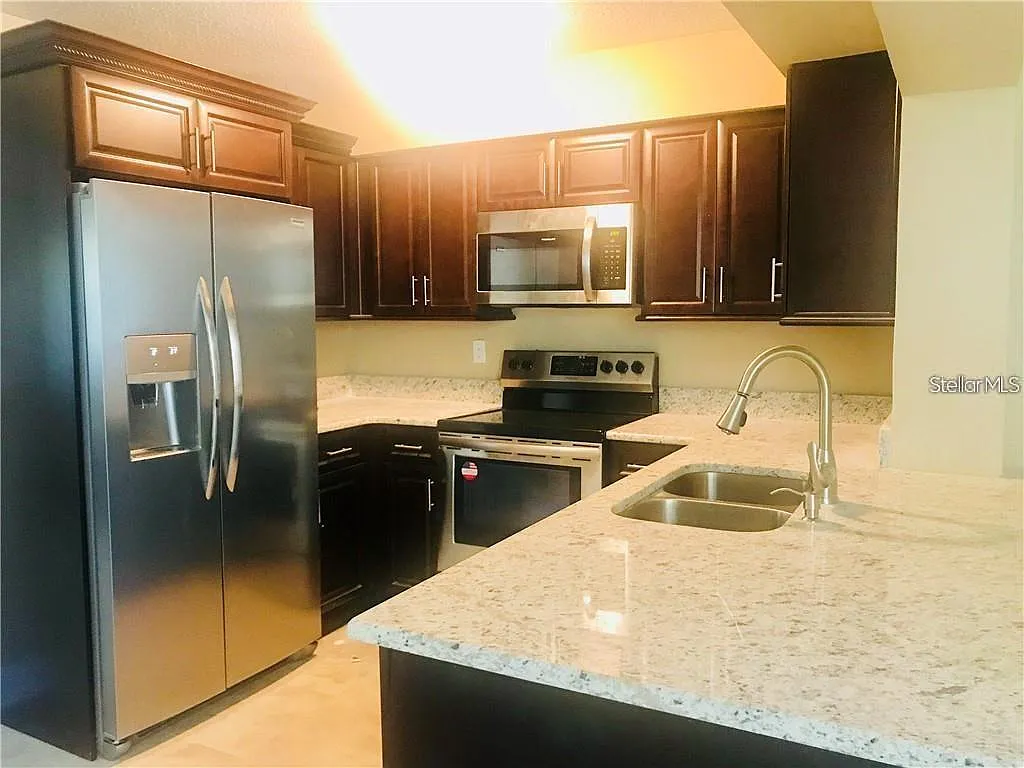 4 bed, 3.0 bath, 1451 sqft, $2,300 — Photo 2