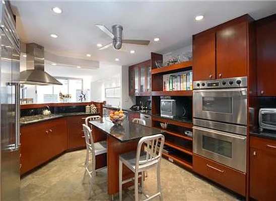 Sold by Warburg | media 5