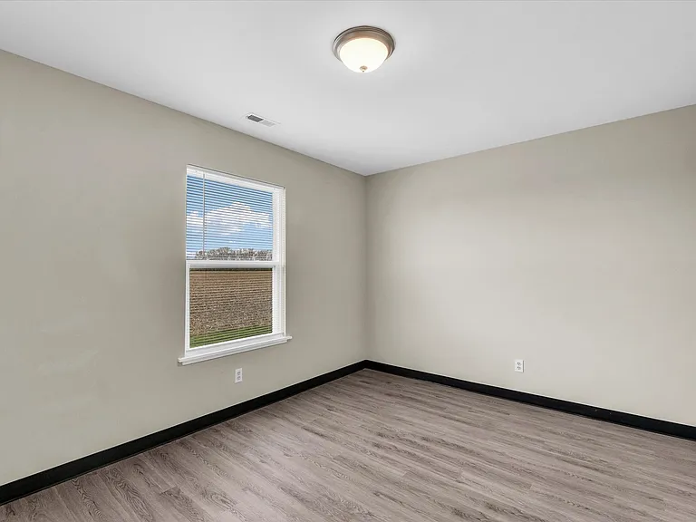 207 Nicholas Dr — Photo 12