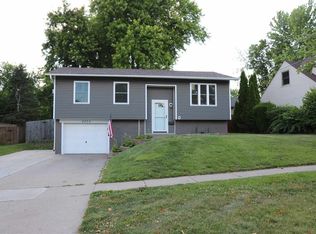 4014 18th St, Bettendorf, IA
