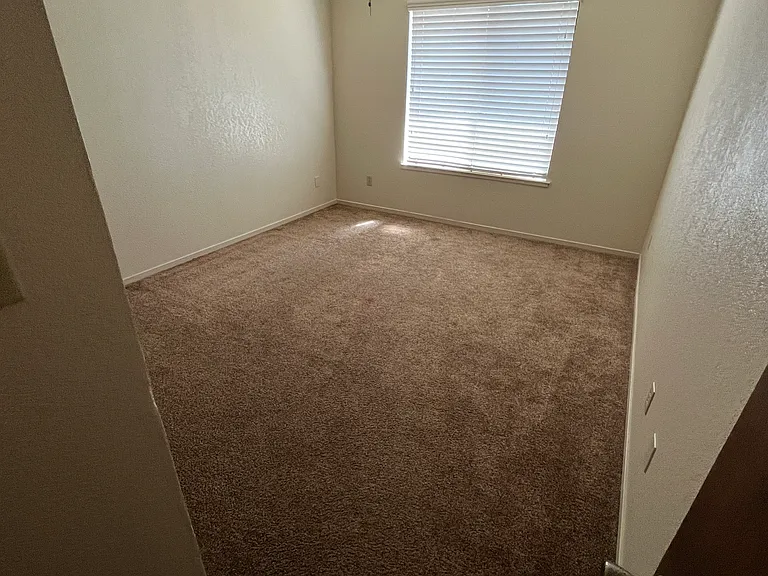 7 Lyon Ave — Photo 4