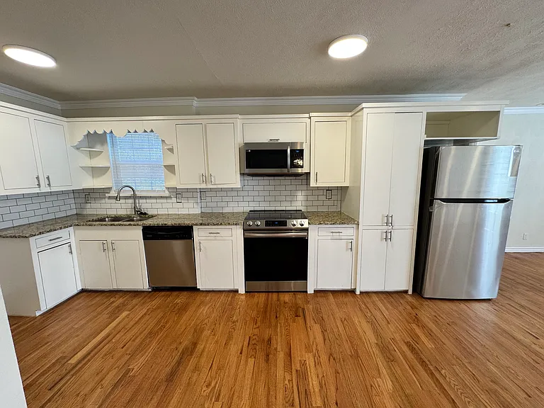 3727 Meredith Ave — Photo 6