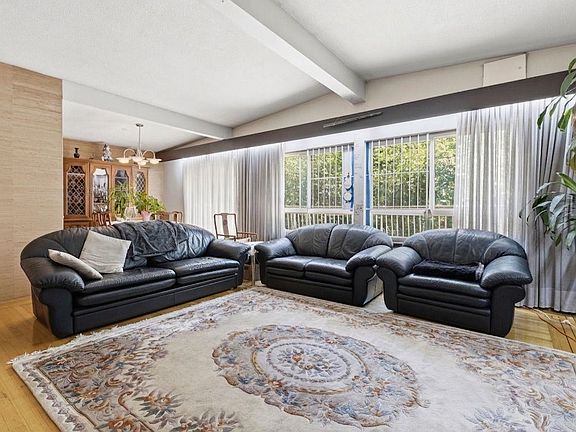 4th image of 3055 Rosemont Dr