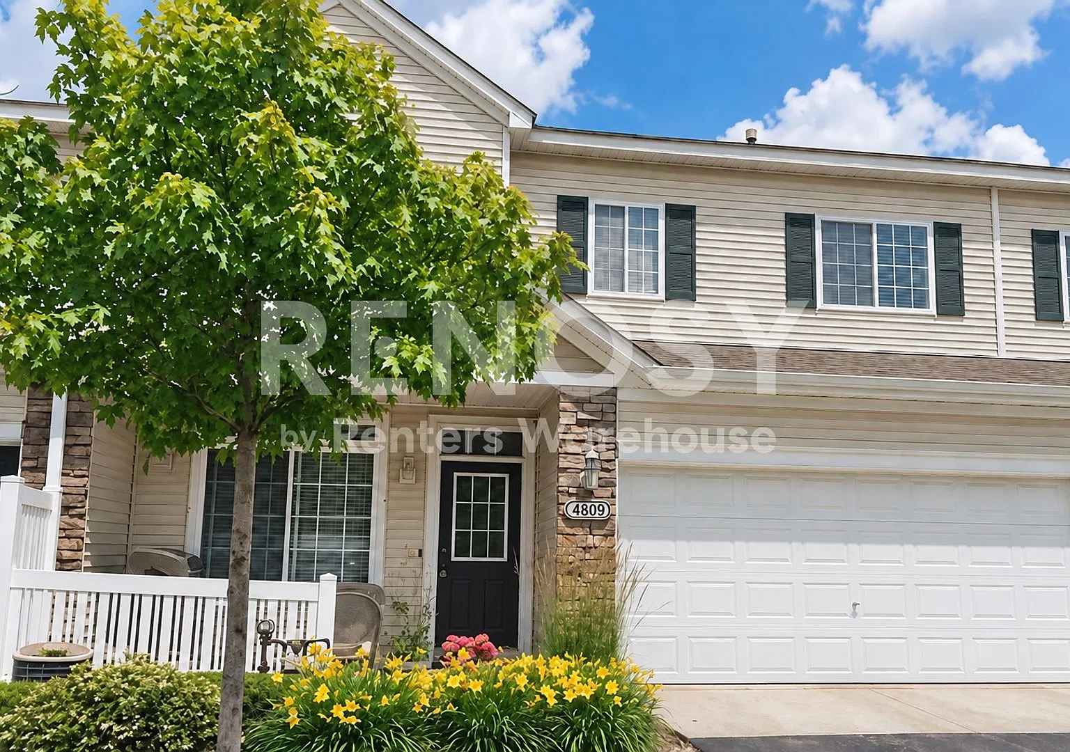 Available Now 2 Bedroom 1.5 Bath Townhouse in Inver Grove Heights — Photo 1