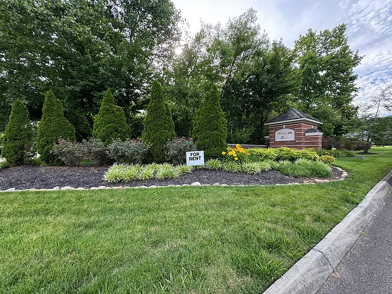 1006 Royal Mew Ct — Photo 3