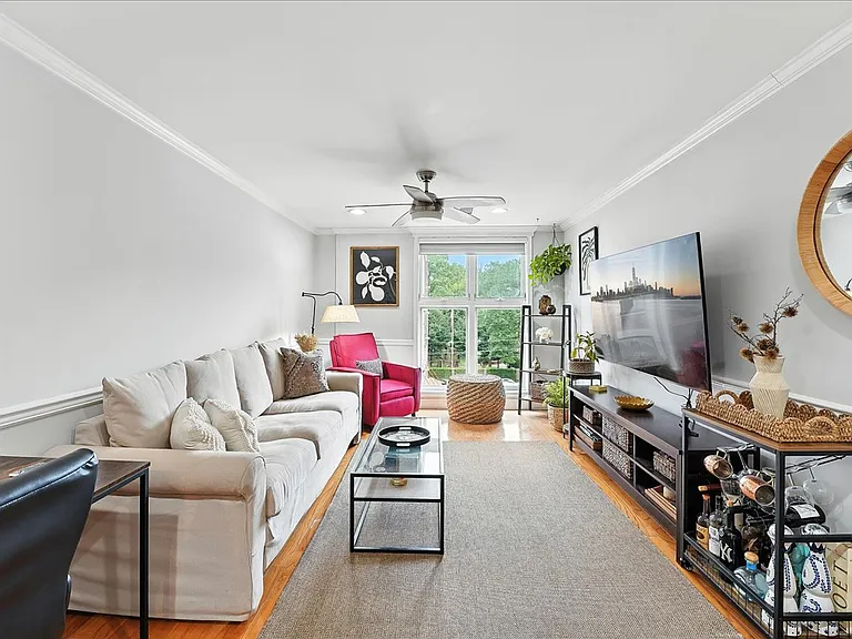 812 Grand St #412 — Photo 5