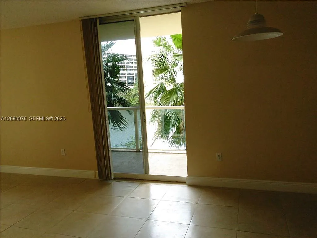 Blue Lagoon Condo — Photo 2