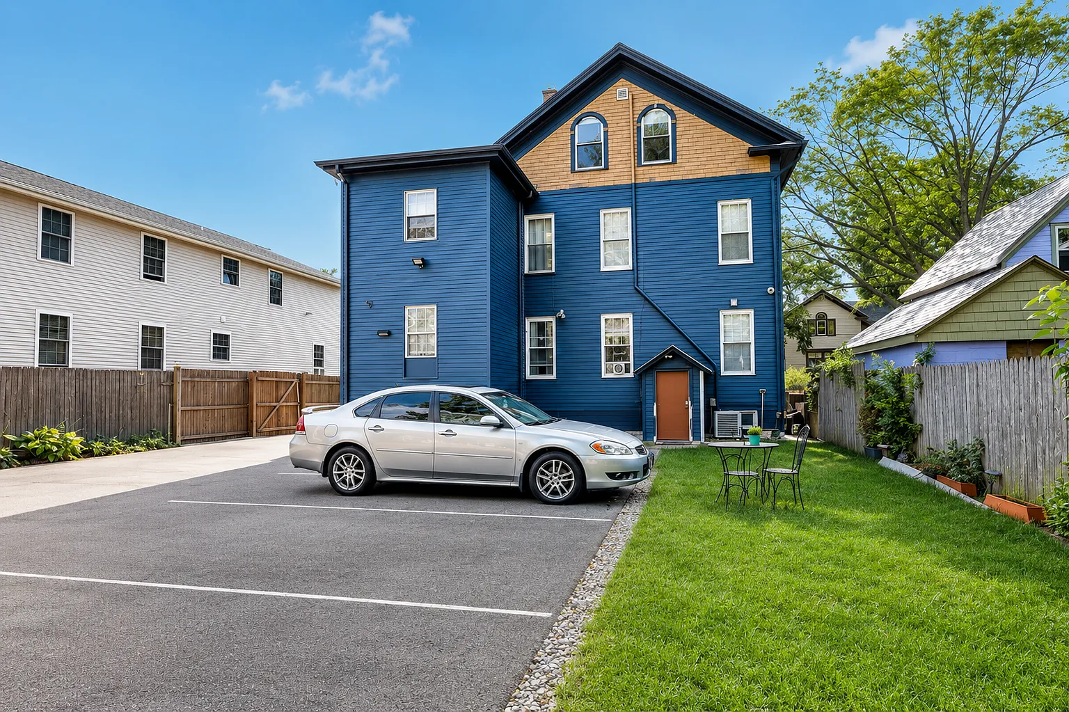 3 bed, 912 sqft, $2,150 — Photo 1