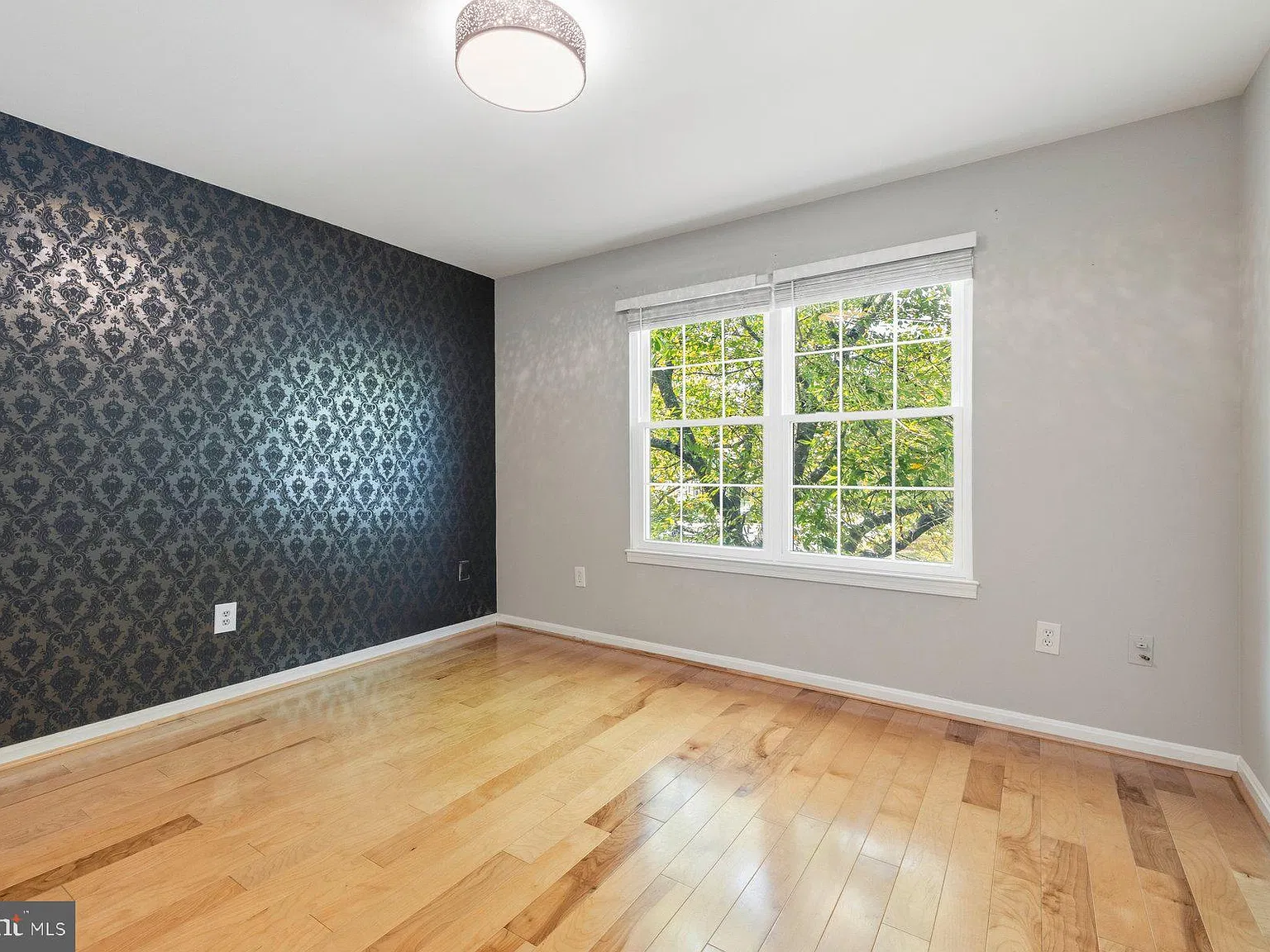 3 bed, 2.0 bath, 922 sqft, $2,150 — Photo 4