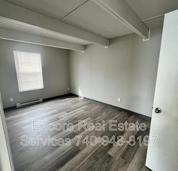 570 Brookside Ct — Photo 2