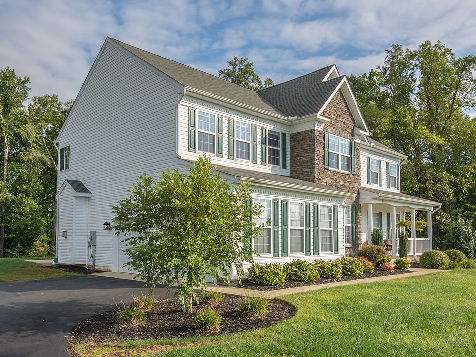 2nd image of 21420 Redmar Pl