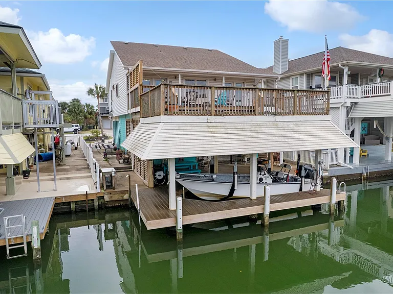 1114 Tiki Dr — Photo 3