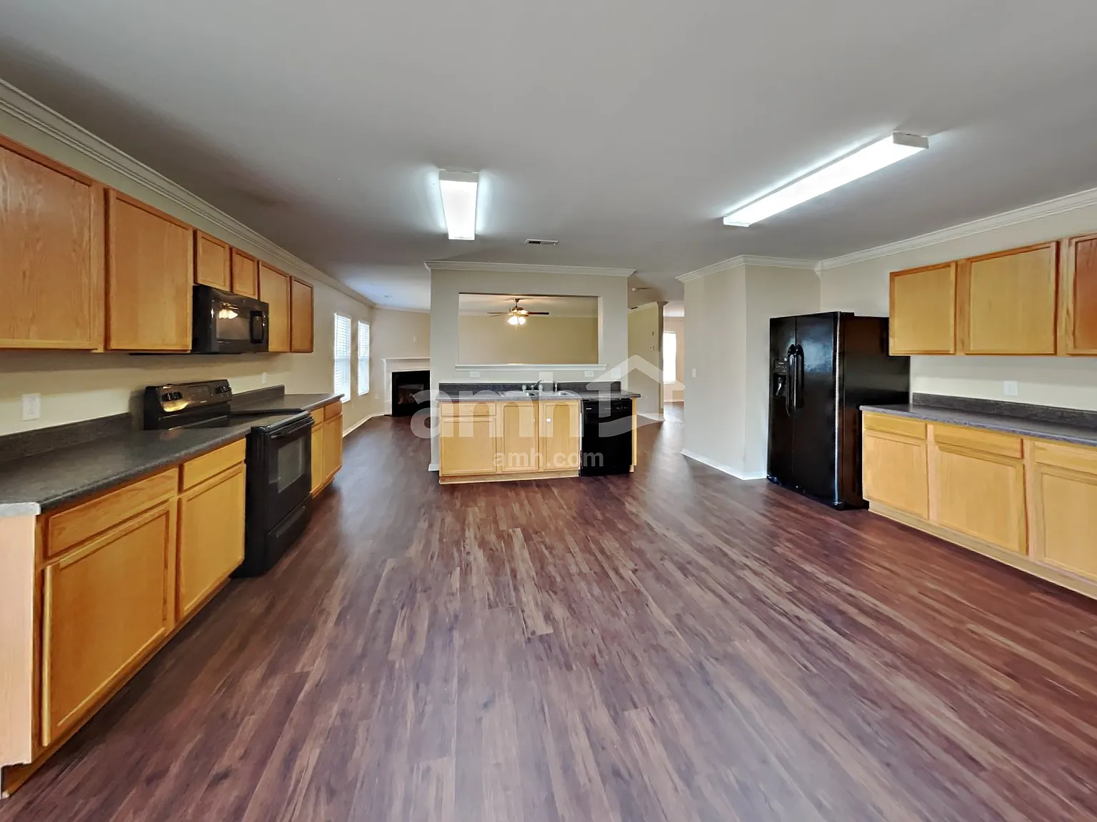 4 bed, 2.5 bath, 3226 sqft, $2,520 — Photo 3