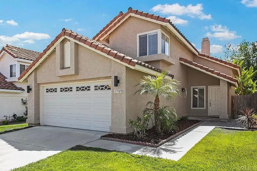 1710 Avenida Vista Labera — Photo 1