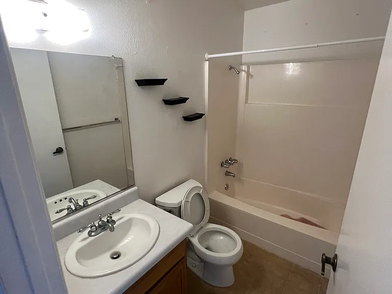 671 Delta Dr — Photo 4