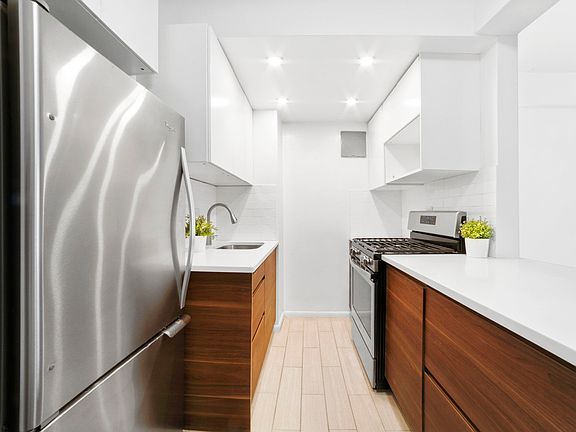5th image of 288 Lexington Ave #12PHB