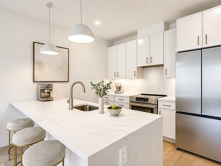 156 Summit St #2 — Photo 3
