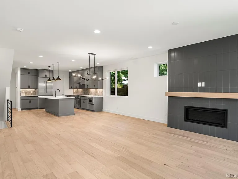 588 Adams St — Photo 11