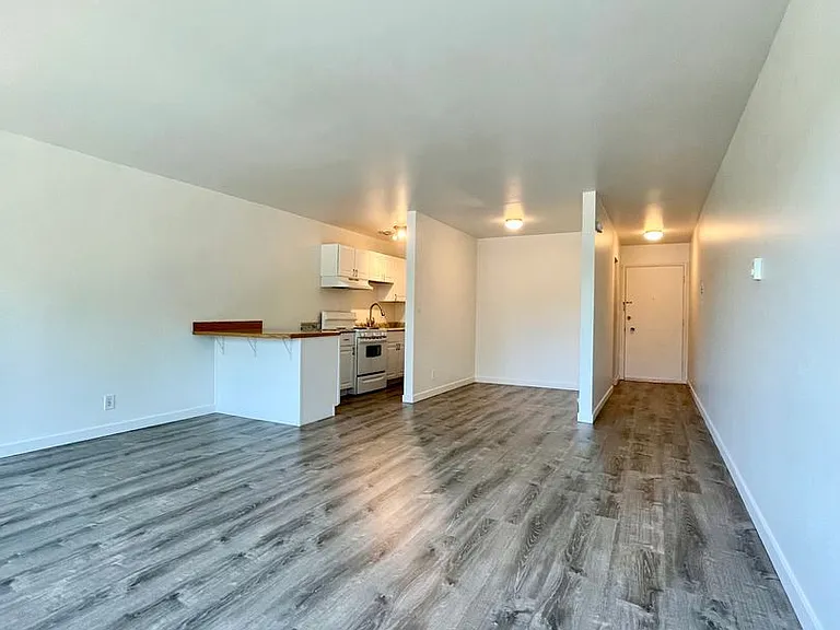 Village Vista Apartments — Photo 22