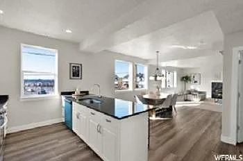 4 bed, 3.5 bath, 2640 sqft, $3,300 — Photo 4