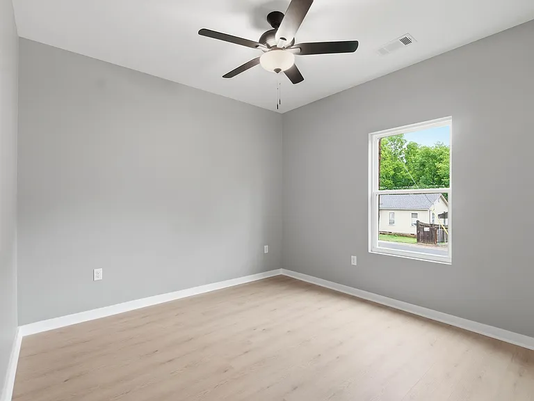 717 Burton St — Photo 19