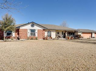 537 E Reindeer Rd, Lancaster, TX 75146