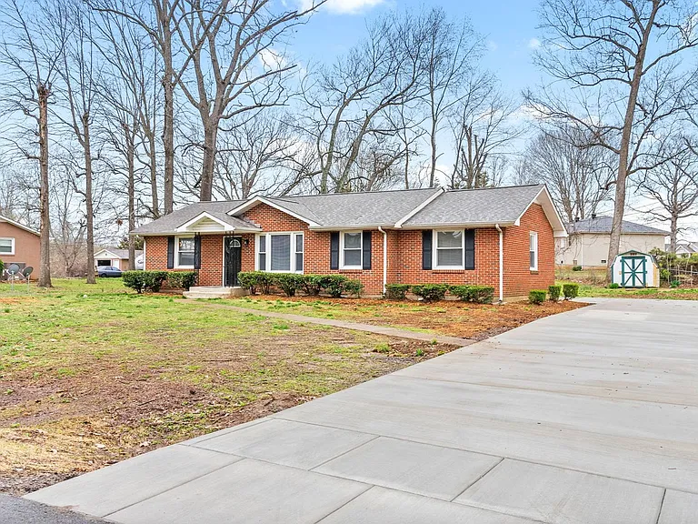 2522 Timberwood Dr — Photo 1