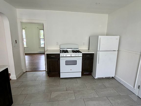 4th image of 50 E 4th St