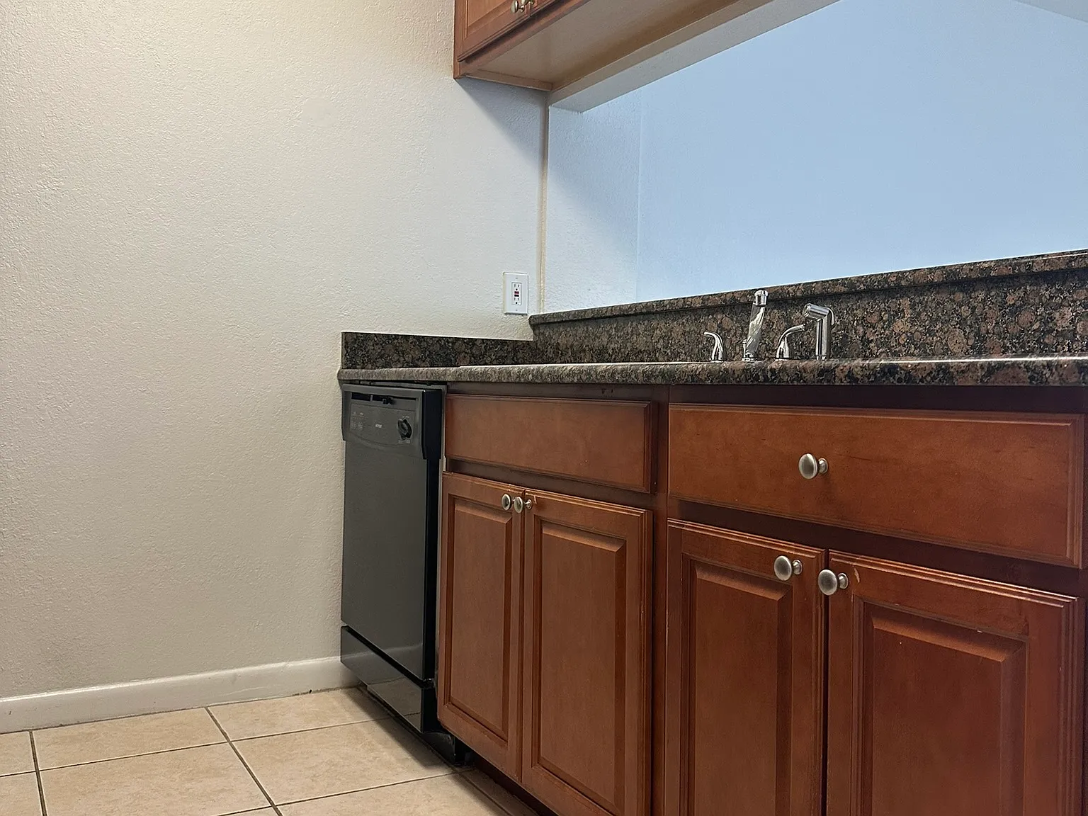 2 bed, 884 sqft, $1,700 — Photo 4