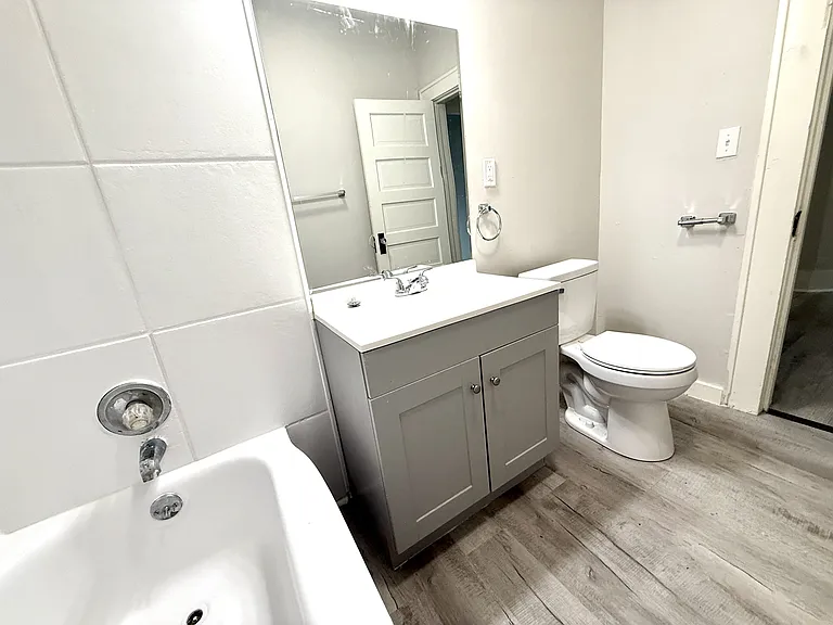 1105 NW Burch St — Photo 23