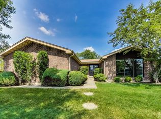 2320 Greenwood Rd, Northbrook, IL 60062