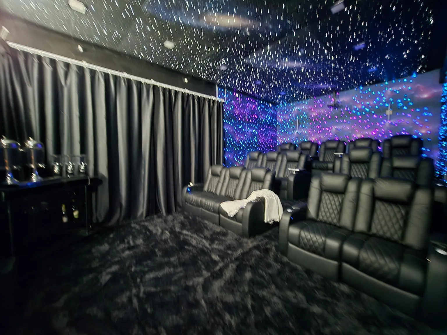 6 bed, 7.5 bath, 5000 sqft, $25,000 — Photo 3
