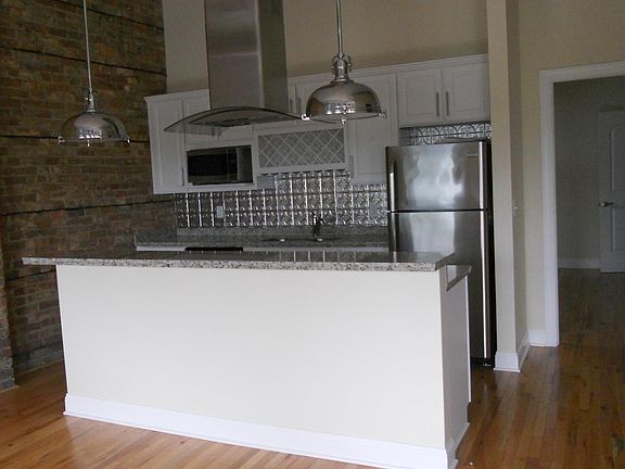 5th image of 1524 Main St APT 8