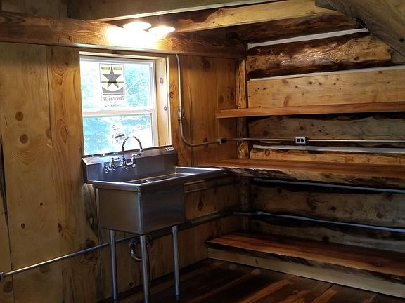 4th image of 142 Fair Oaks Dr #1