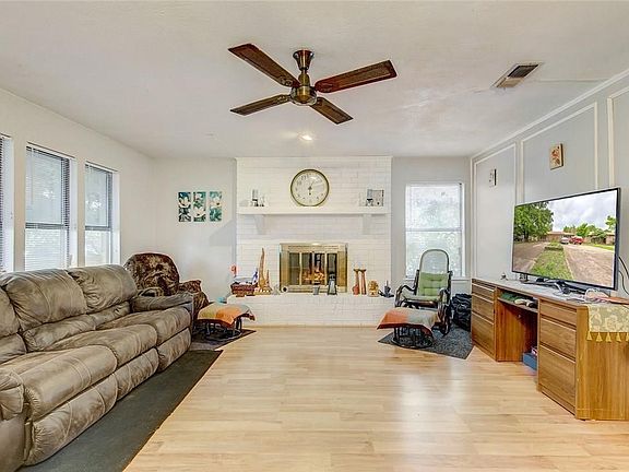 3rd image of 1908 Reever St