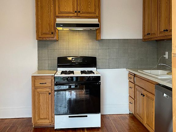 4th image of 1842 W 22nd St