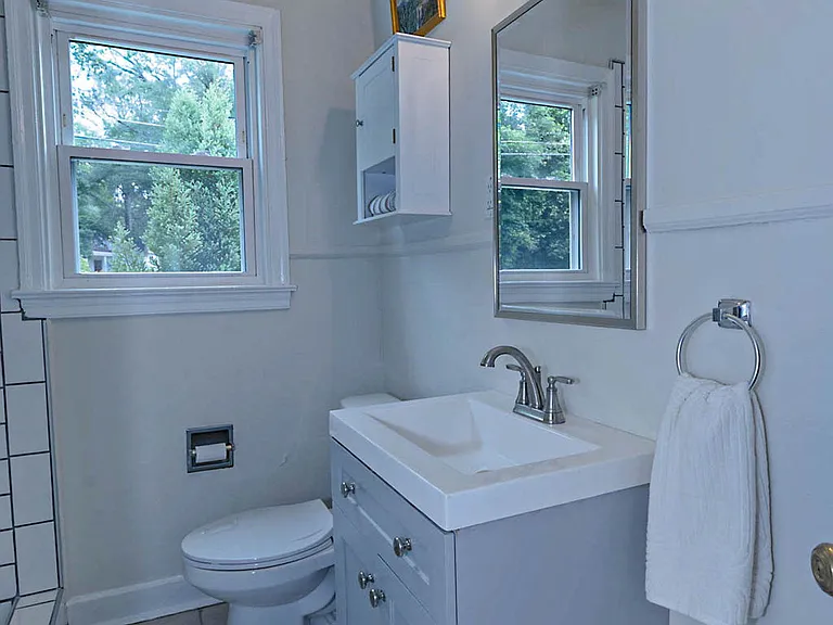 1032 Lakeview Dr — Photo 16