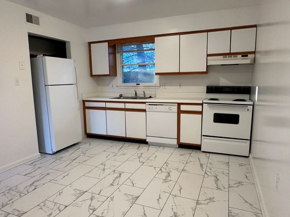 5281 Berkshire Ct #16