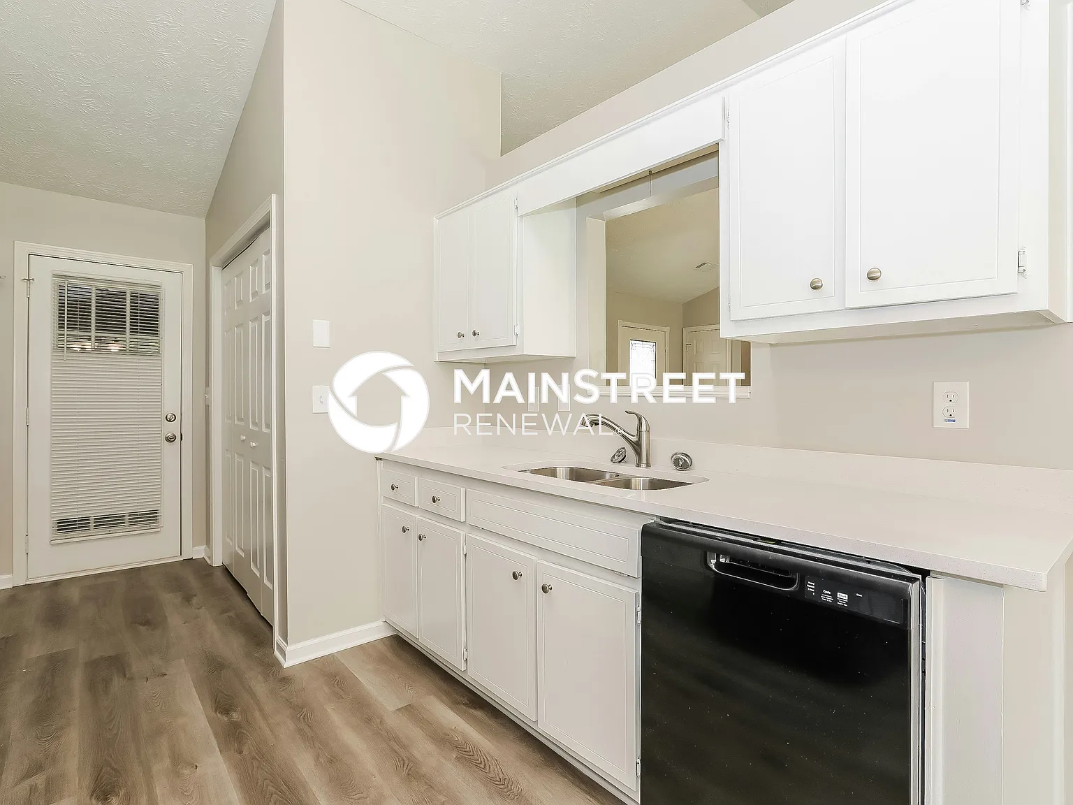 2737 Glendale Dr — Photo 4
