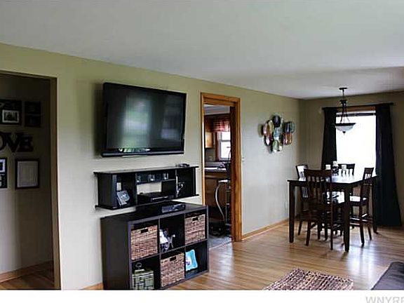 4th image of 103 Carmen Rd