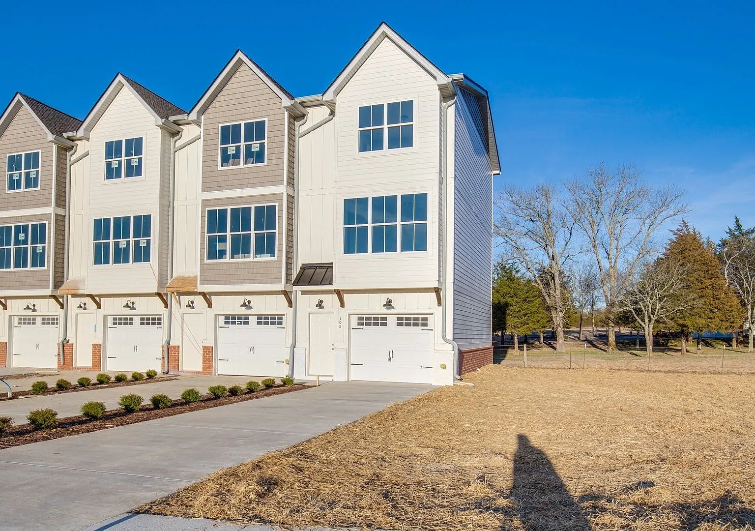 Townhome Available below $1800 per month — Photo 1