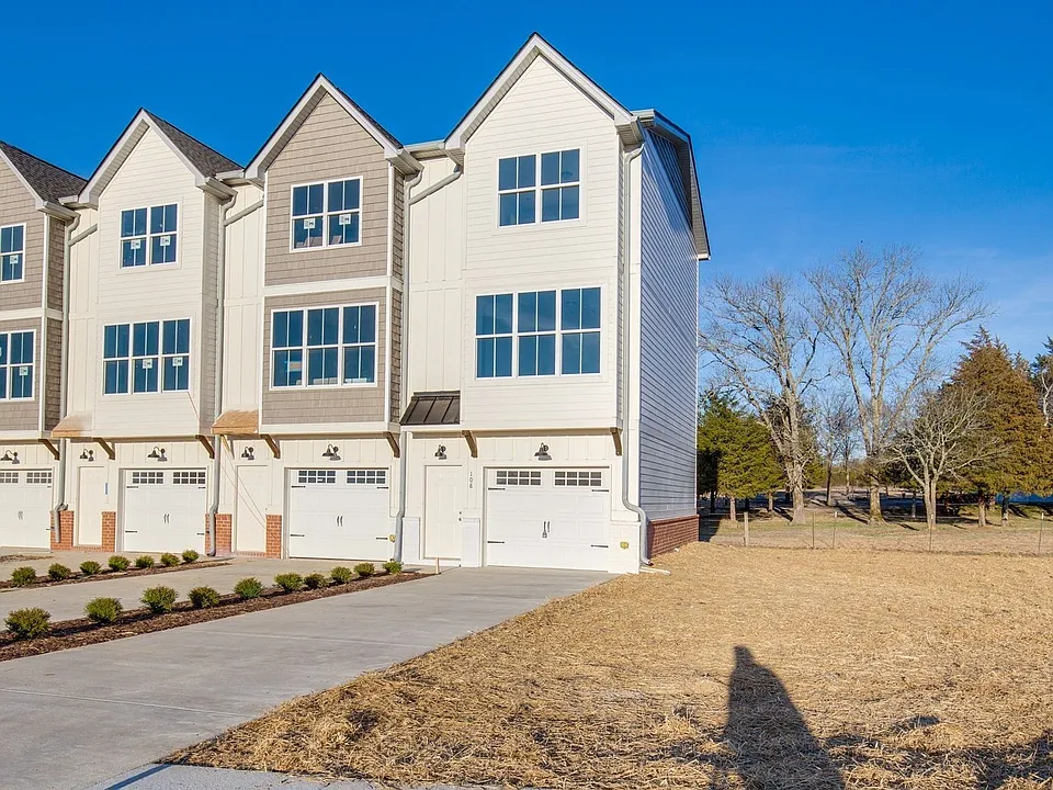 303 Harper Lndg